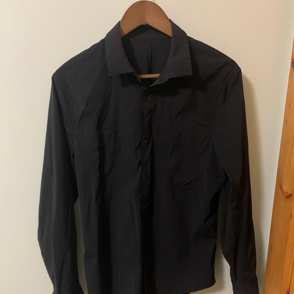 Lululemon - Long sleeve button down shirt